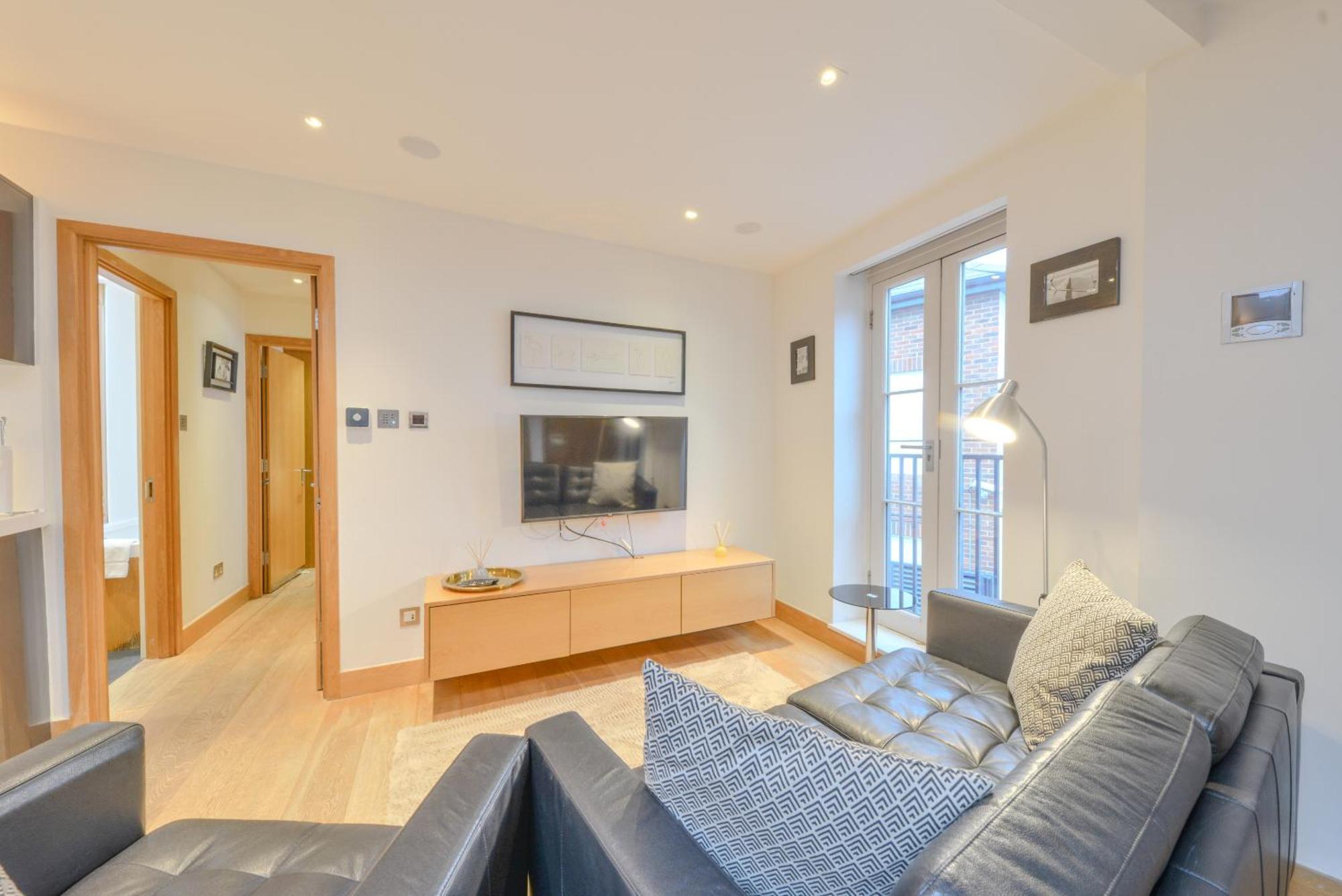 Central Two Bedroom Apartments St Albans By Central Stays Short Lets & Serviced Accommodation With Free Parking Room photo