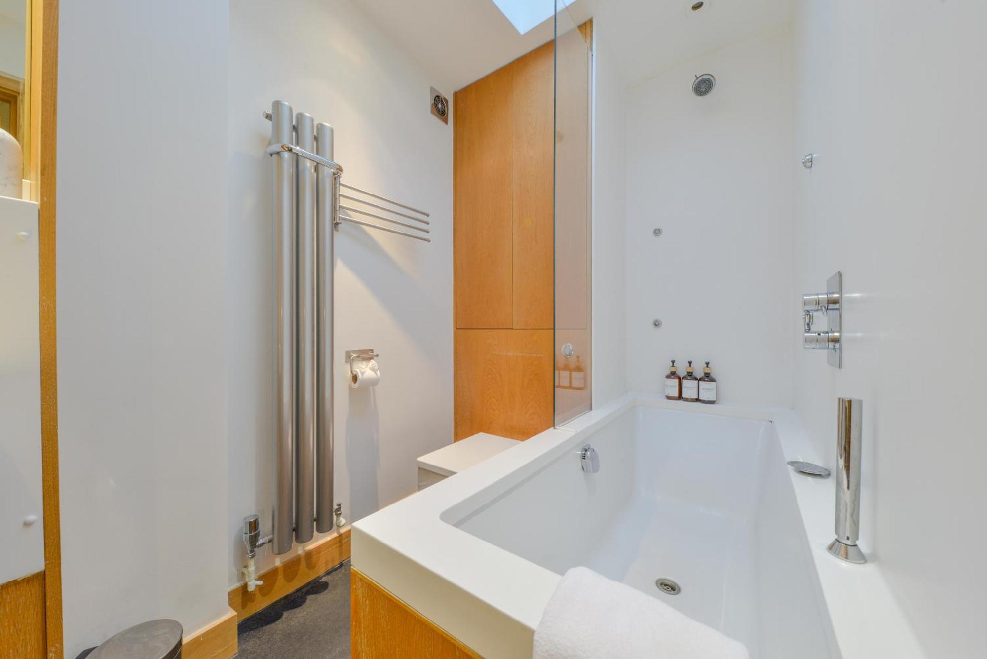 Central Two Bedroom Apartments St Albans By Central Stays Short Lets & Serviced Accommodation With Free Parking Room photo