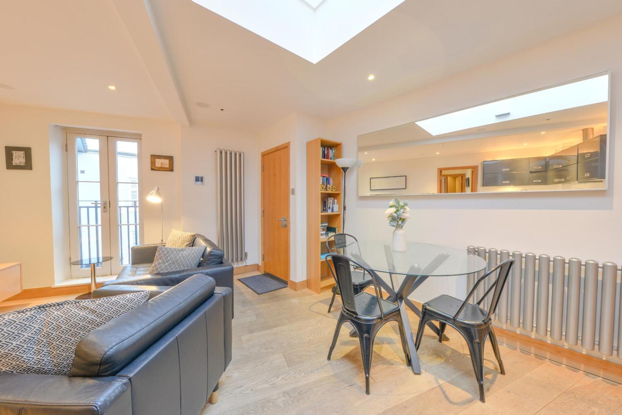 Central Two Bedroom Apartments St Albans By Central Stays Short Lets & Serviced Accommodation With Free Parking Room photo